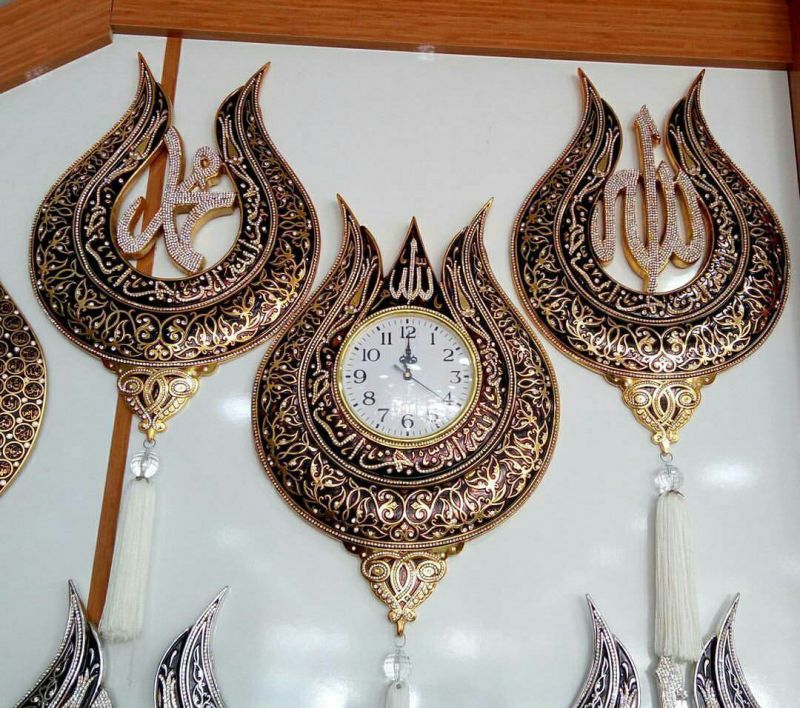 LALE MOTİFLİ İKİLİ LAFIZ VE DUVAR SAATİ 3 LÜ SET GOLD RENK 80 CM